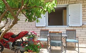 Studio apartman Mia